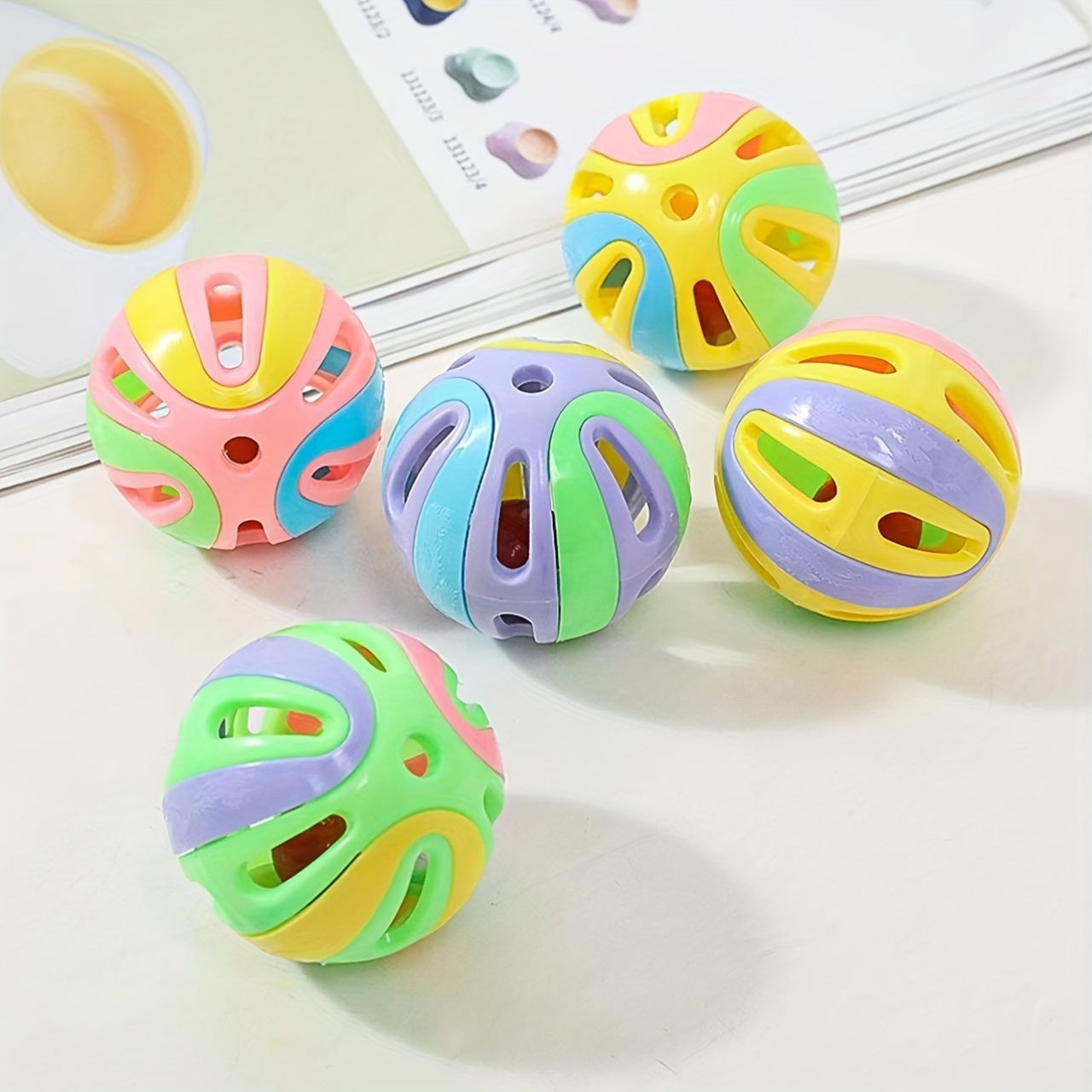 Set van 5 kattenspeeltjes – belballen & geluidmakende eiballen